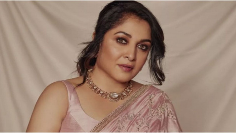 Pin on Ramya krishna in gold saree