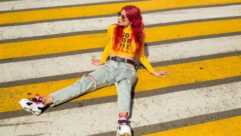 Exploring the Nostalgia: A Dive into 2000s Fashion Trends Exploring the Nostalgia: A Dive into 2000s Fashion Trends