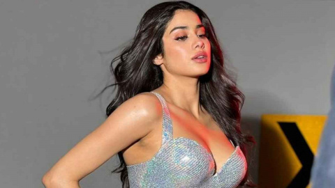 Janhvi Kapoor looks like a modern-day queen in holographic custom vintage  gown by Marc Bouwer | PINKVILLA