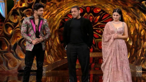 Bigg Boss 17: Isha Malviya accuses ex-boyfriend Abhishek Kumar of being physically violent; Salman Khan reacts | PINKVILLA