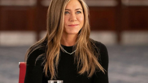 Jennifer Aniston Wore a Big 2021 Bag Trend for her Return to Instagram