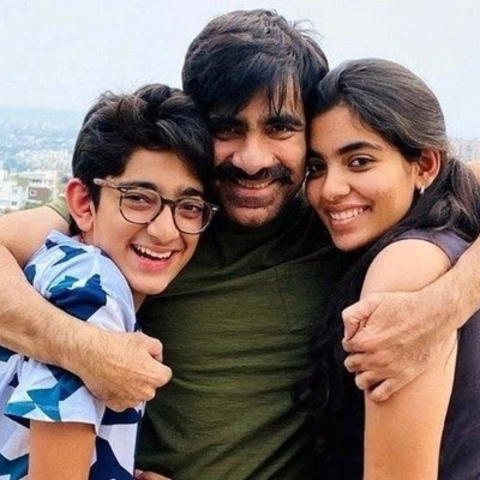 PHOTO: Ravi Teja enjoys family time with daughter and son amid COVID 19 lockdown and wins hearts | PINKVILLA