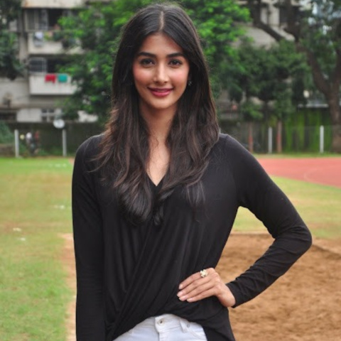 Radhe Shyam: Pooja Hegde opens up about her working experience with Prabhas  | PINKVILLA