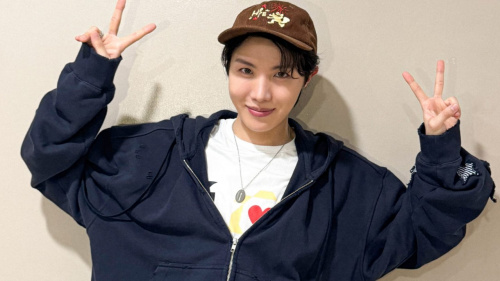 J-Hope's solo tour: Japanese fans try to kiss and