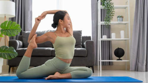 Four Hip Flexor Stretches to Relieve Tightness, from a PT | HSS