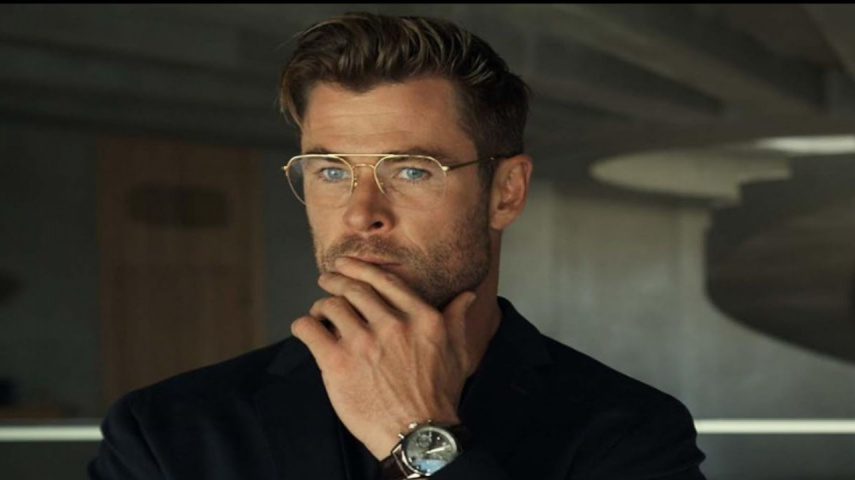 Chris Hemsworth Did THIS When He First Met His Screen Idol Brad Pitt