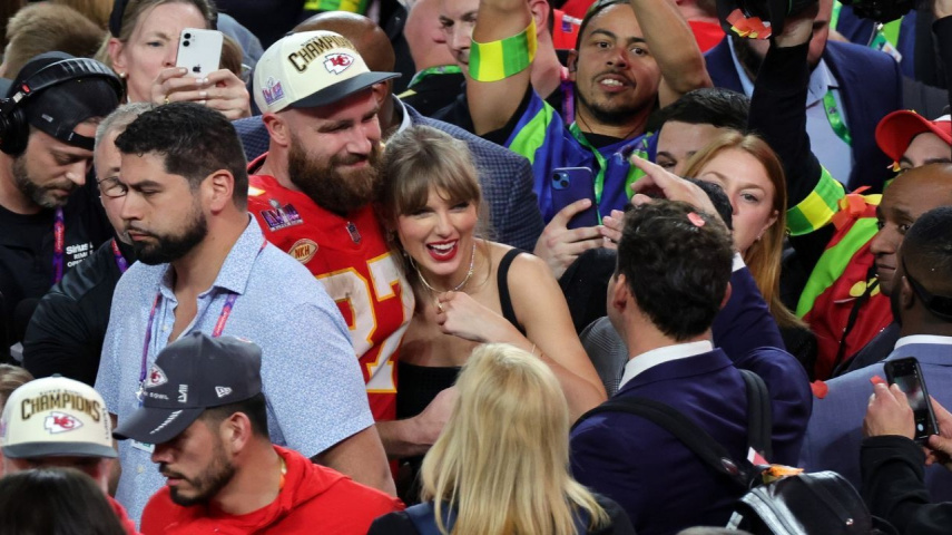 Travis Kelce celebrates with Taylor Swift after defeating the San Francisco 49ers 