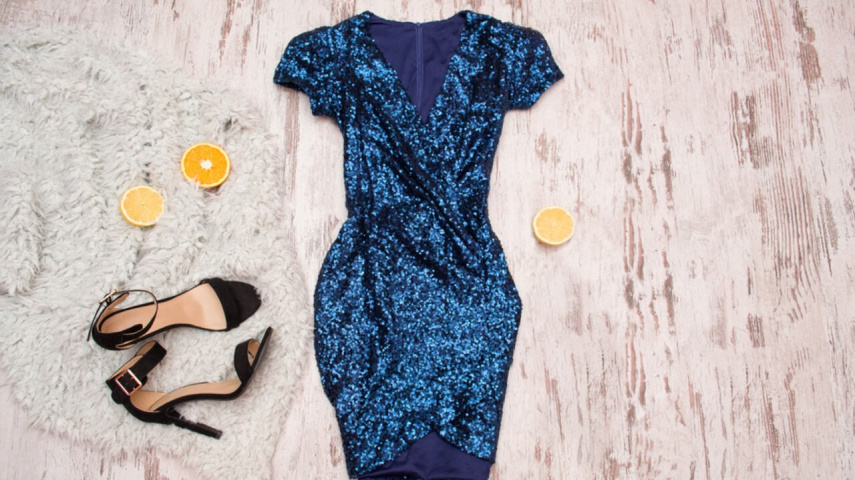 What Color Shoes Go with Navy Blue Dresses