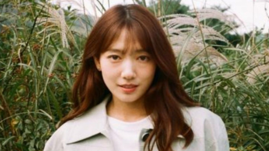 Park Shin Hye: courtesy of Park Shin Hye's official Instagram