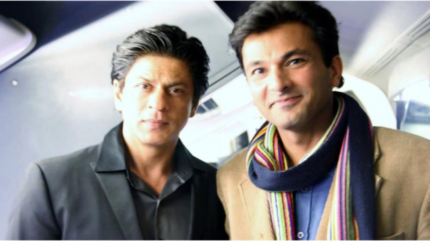 Shah Rukh Khan exudes charm as he poses with chef Vikas Khanna in throwback PIC; latter dubs himself 'Forever fanboy'