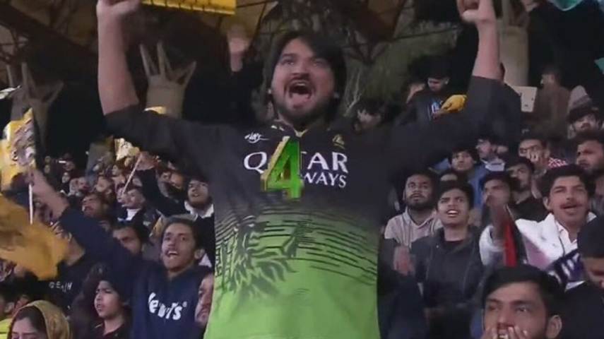 Fan wears Kohli’s RCB Jersey at a PSL Match, Cheers for Babar Azam