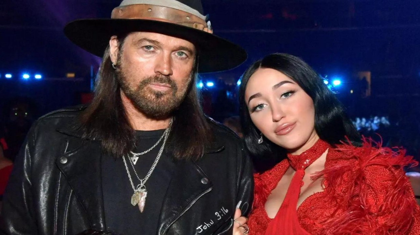  Noah Cyrus Is 'Very Loyal' To Dad Billy Ray After His Divorce From Tish Cyrus