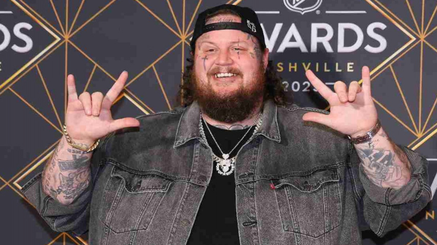 Jelly Roll Reveals How He's a 'Big Hugger' And How He Overly Hugs People
