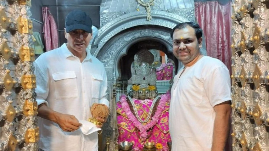 Jolly LLB 3: Akshay Kumar visits Pushkar’s Brahma Temple; greets fans post shoot (Twitter/@AKFansGroup)