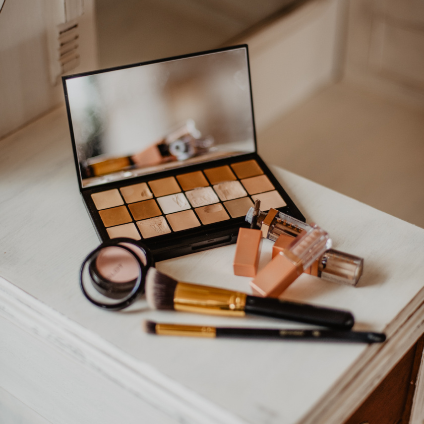 Amazon Monsoon Carnival Sale 2022: Get up to 70% off on makeup kits and accessories