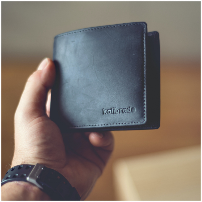 Amazon Great Freedom Festival Sale 2022 offers these best wallets for men at stunning prices