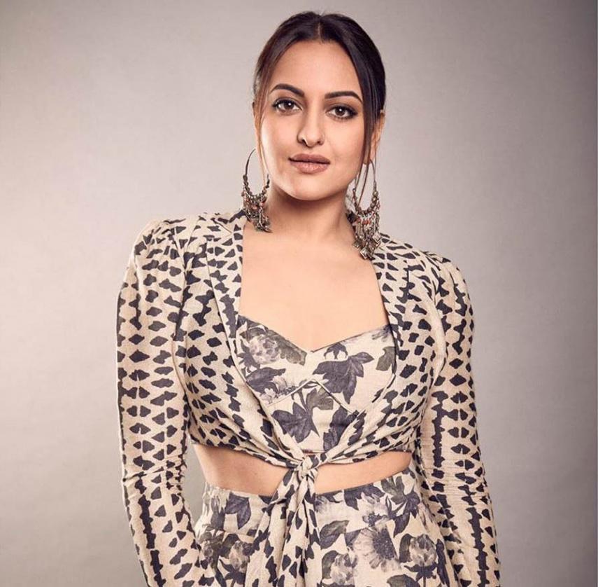 EXCLUSIVE: A fan asks Sonakshi Sinha if she ever dated Shahid Kapoor; her reply is bang on